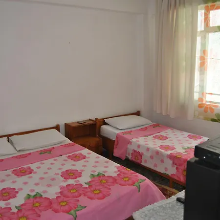 Set Arat & Pensionat Akçay