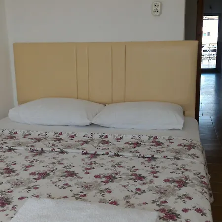 Set Arat & Pensionat *