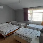 Set Arat & Vendégház Akçay