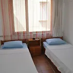 Set Arat & Vendégház *