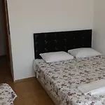 Set Arat & Vendégház *